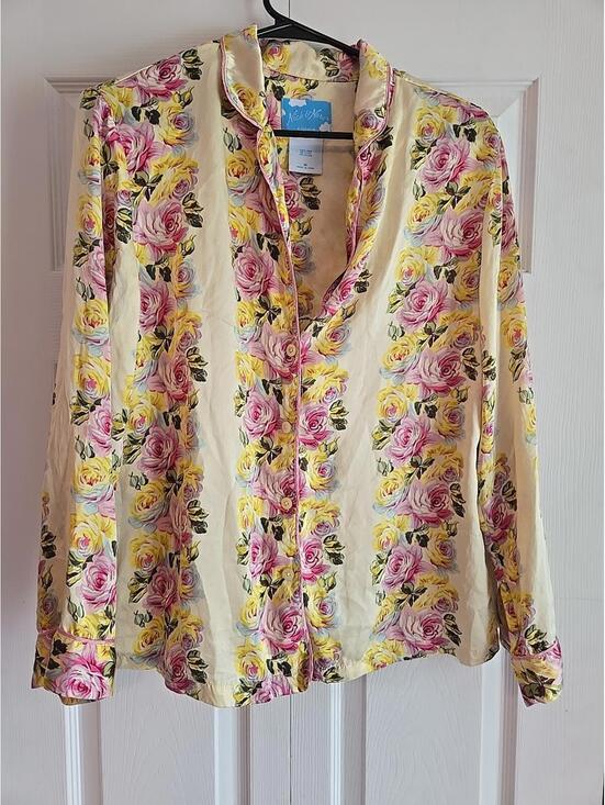 Nick & Nora Other - Vtg Nick & Nora 100% Silk Sleep Wear Button Down Womens sz m floral rose Yellow